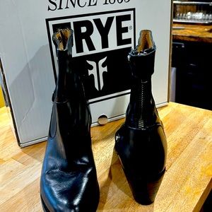Frye Jackie zip short ankle zipper boots